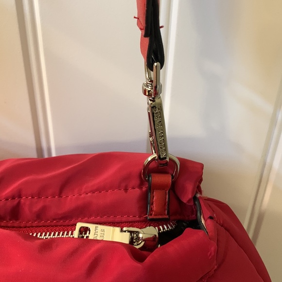 Steve Madden Puffy Dumpling Clutch Red Crossbody - Picture 13 of 16